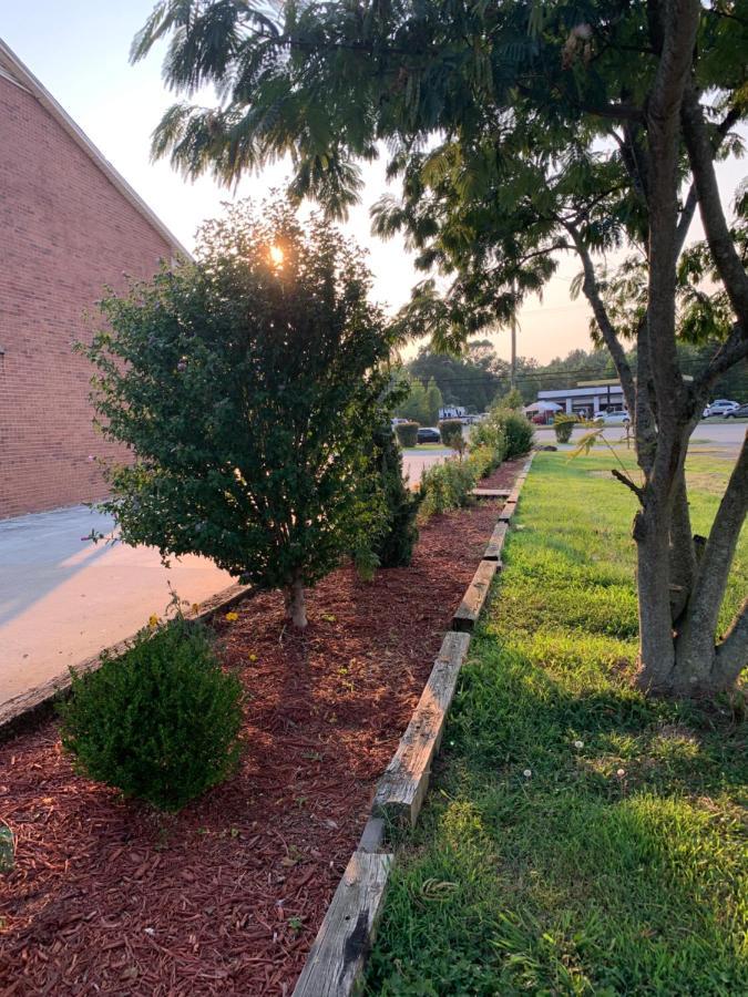 Americas Best Value Inn - Roxboro Екстер'єр фото