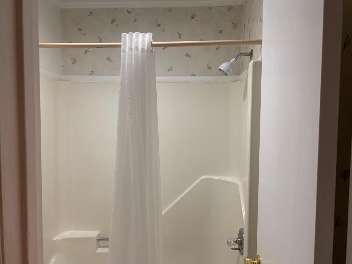 Americas Best Value Inn - Roxboro Екстер'єр фото